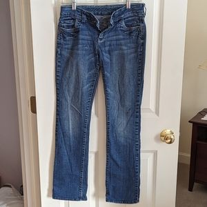 Delia's Morgan style, medium wash, straight cut, low rise, 5/6S (Juniors)